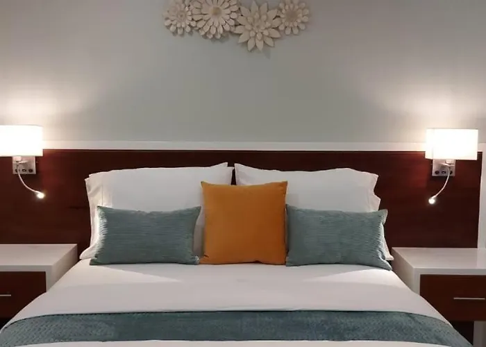 Almond Grove At Castle Apartahotel