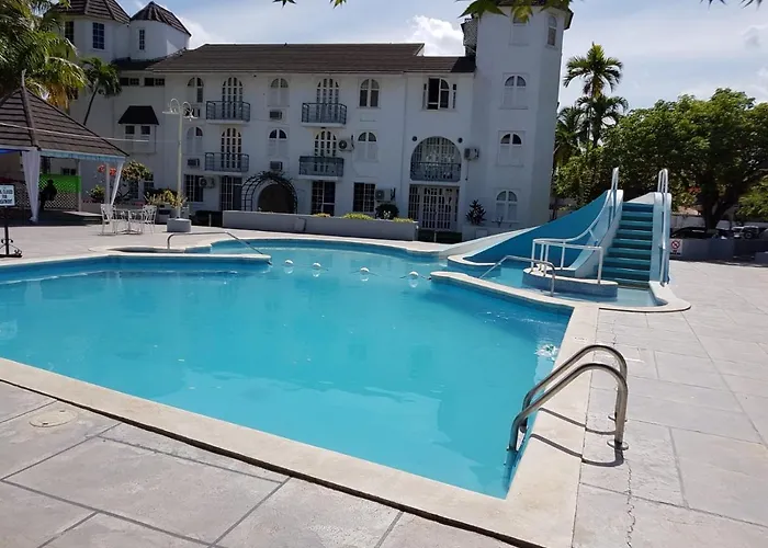 Apartahotel Almond Grove At Castle Ocho Ríos