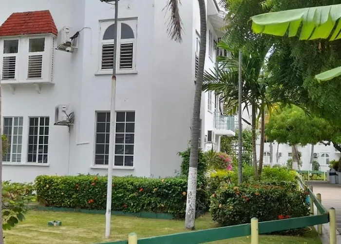 Apartahotel Almond Grove At Castle 4*