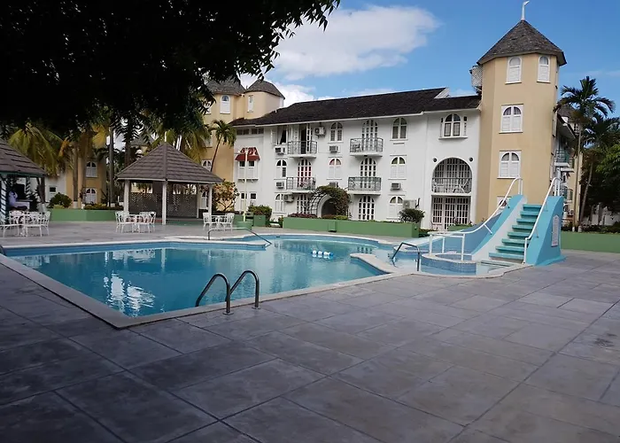 Apartahotel Almond Grove At Castle 4*